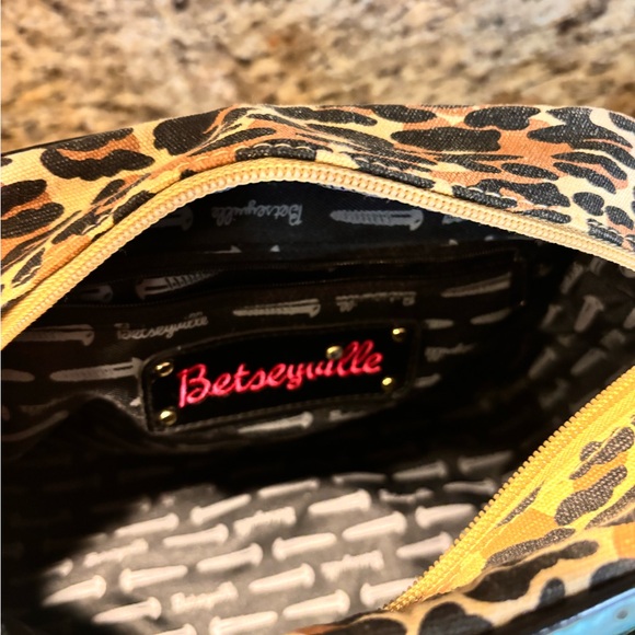 Betsy Johnson - Picture 5 of 5